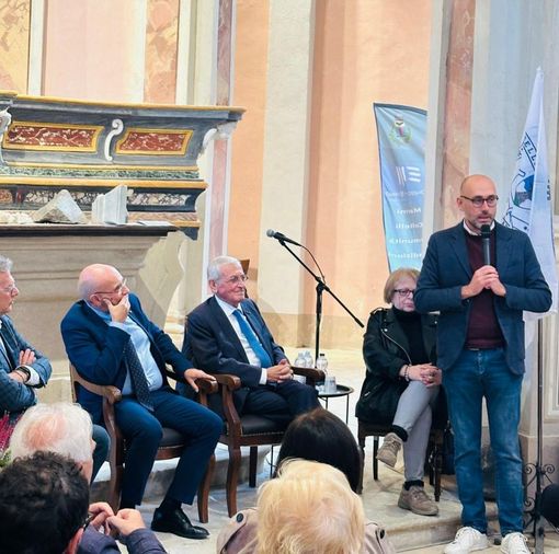 Il presidente Luca Robaldo durante la premiazione