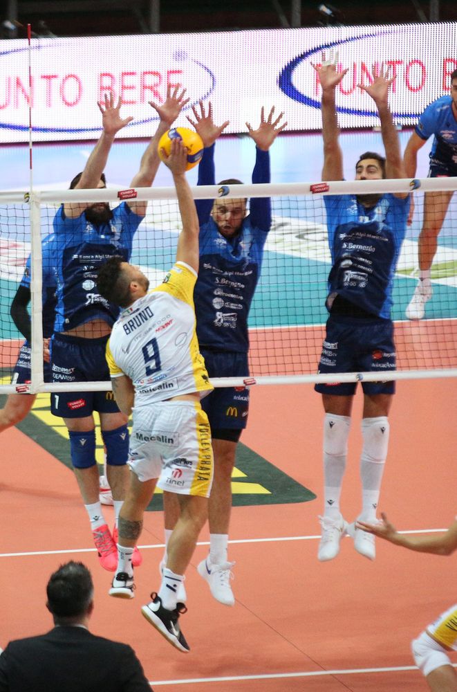 Un lucido e preciso Matteo Pedron ha guidato Cuneo al successo per 3-0 su Prata di Pordenone. (Videogallery di Valerio Giraudo)