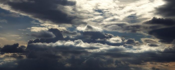 Bel tempo e nebbie nel weekend. Poi ritornano le piogge