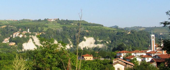 Scorcio del paese di Clavesana