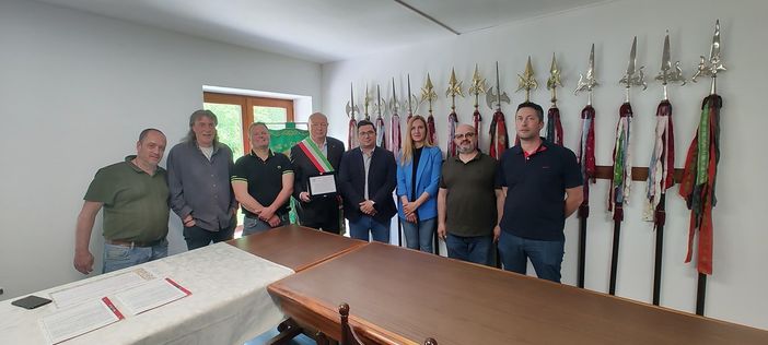 Castelmagno: consegnato il premio “Alfiere del Ricordo” al Sindaco Alberto Bianco