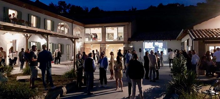 “La collina sale sempre”: arte contemporanea e paesaggio tornano a dialogare nelle Langhe e nel Monferrato