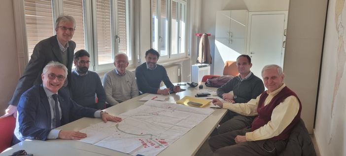 Alba, primi passi nella progettazione del terzo ponte sul Tanaro. Incontro in municipio con gli studi coinvolti Alba, primi passi nella progettazione del terzo ponte sul Tanaro. Incontro in municipio con gli studi coinvolti