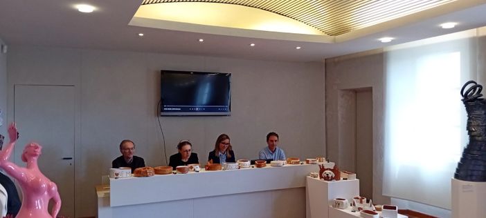 Mondovì, al Museo della Ceramica l’esposizione “Cerami-carte” curata dai ragazzi del Liceo Artistico