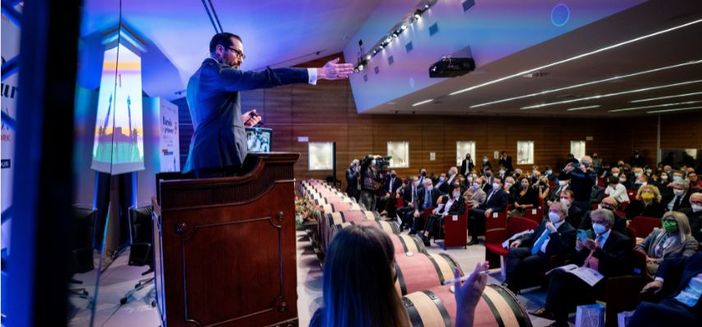 "Barolo en primeur" assegna l'ultima barrique: 660 mila euro a progetti solidali in tutta la provincia