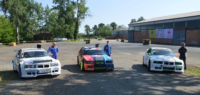 I piloti Luca 'Bro' Brocchiero di Busca e Cristiano Rubba di Alba. In mezzo Mattiolino Santaera da Parma I piloti Luca 'Bro' Brocchiero di Busca e Cristiano Rubba di Alba. In mezzo Mattiolino Santaera da Parma