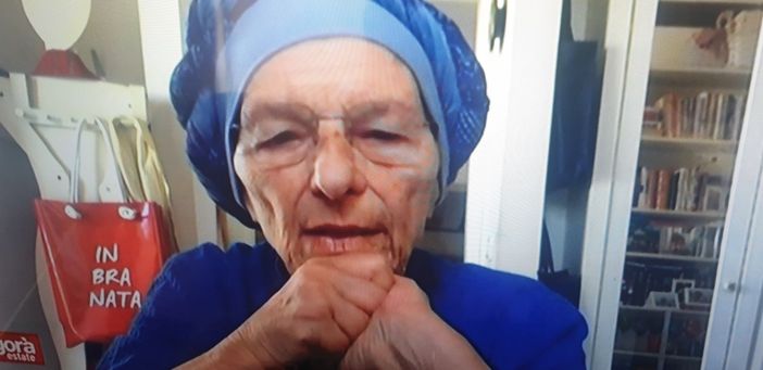 Emma Bonino lo rimarca con simpatia anche in Tv: “In Bra Nata”