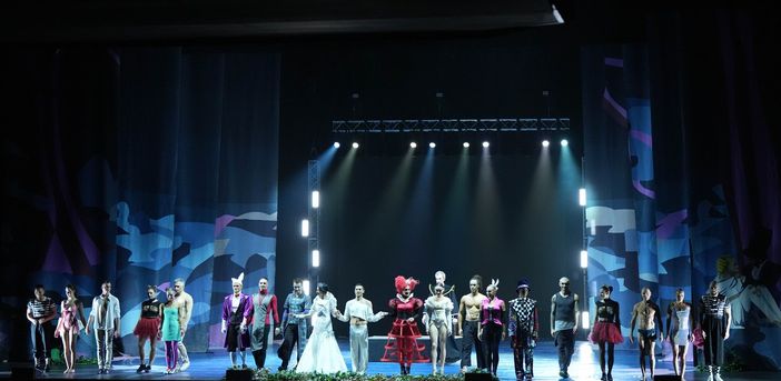 Il cast di Alis Theatre al termine dello spettacolo (Foto Luciano Gherardi) Il cast di Alis Theatre al termine dello spettacolo (Foto Luciano Gherardi)