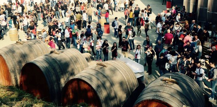 "Di sorì in sorì": un successo sinonimo della voglia di vivere la natura da parte del pubblico appassionato di vino "Di sorì in sorì": un successo sinonimo della voglia di vivere la natura da parte del pubblico appassionato di vino