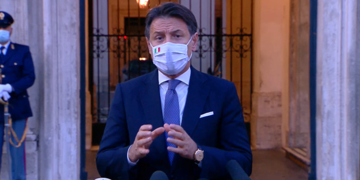 Obbligo mascherina, Conte: "Raccomandazione ai cittadini, in famiglia e se riceviamo amici rispettiamo la distanza"