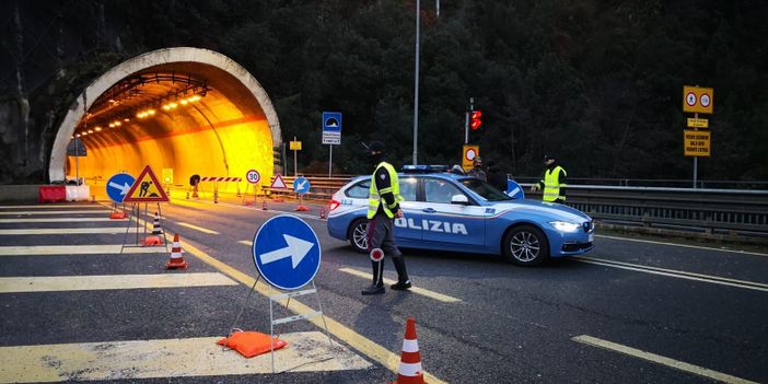 È il giorno della protesta dei tir in Val Roya: una trentina di mezzi pesanti a passo di lumaca per abolire “il divieto della vergogna” (FOTO E VIDEO)