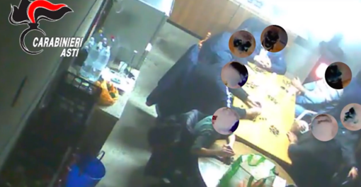 Un momento di una riunione di alcuni degli affiliati della presunta 'locale' ripreso una telecamera nascosta dai carabinieri