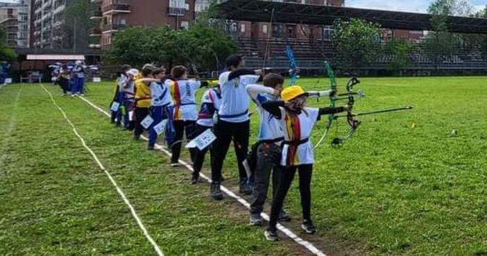 Tiro con l'arco: doppio titolo per l'Arclub Fossano, Lorenzo Bertero e Giulia Rivoira sono campioni regionali