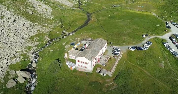 Una veduta aerea di Pian del Re (foto di Davide Giordano) Una veduta aerea di Pian del Re (foto di Davide Giordano)