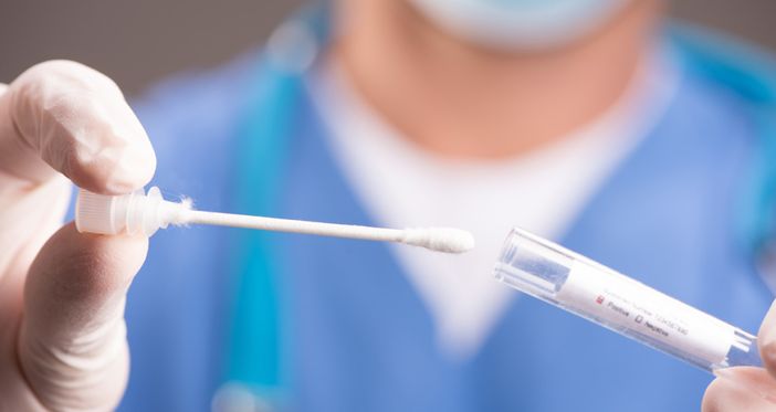 Venti contestazioni su 15 mila tamponi effettuati: il farmacista Fiora chiede la revoca dei domiciliari