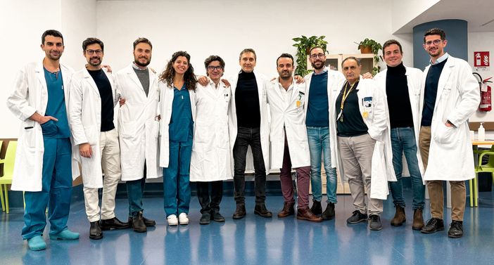 L'équipe in organico alla Struttura di Ortopedia e Chirurgia Protesica con al centro il direttore, dottor Marco Schiraldi,