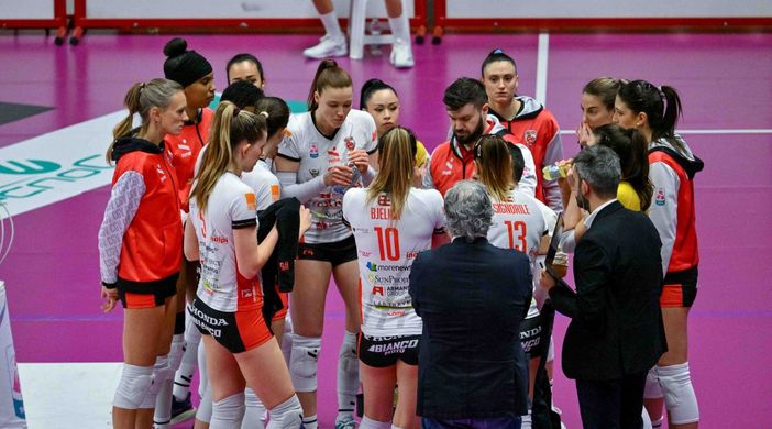 Volley A1F. Honda Olivero Cuneo sconfitta a Busto Arsizio: la Eurotek UYBA passa 3-0 Volley A1F. Honda Olivero Cuneo sconfitta a Busto Arsizio: la Eurotek UYBA passa 3-0