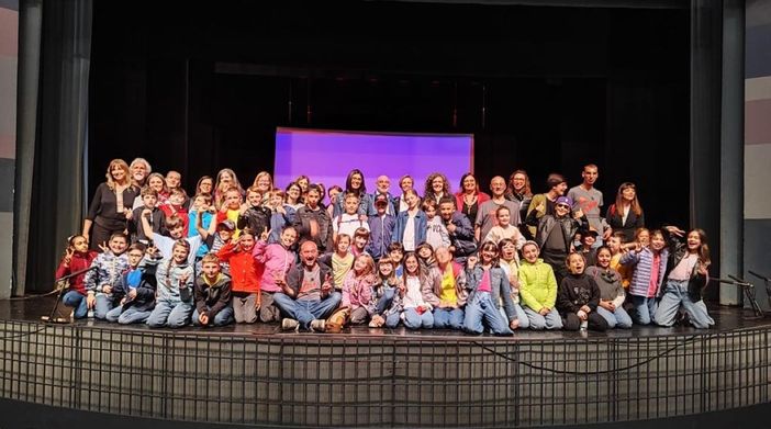 Alba, lo spettacolo della scuola "Umberto Sacco" premiato col memorial Dino Lavagna Alba, lo spettacolo della scuola "Umberto Sacco" premiato col memorial Dino Lavagna