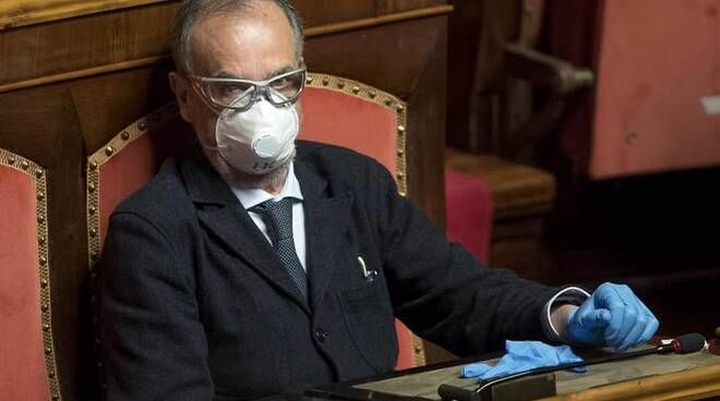 Calderoli contro De Luca: “Io, malato oncologico, faccio la fila”