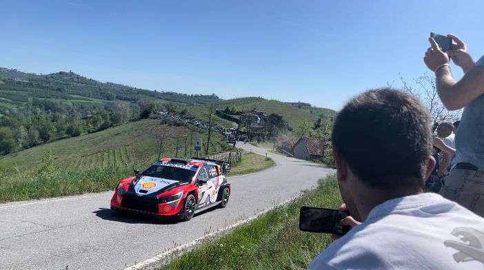 Grande spettacolo al Rally Regione Piemonte: ultimo giro sulle prove di Langa [Foto e Video]