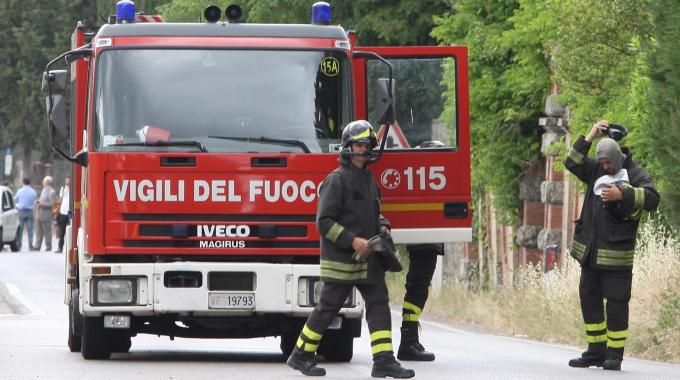 Ditta di scavi trancia un tubo del gas a Brondello: vigili del fuoco sul posto Ditta di scavi trancia un tubo del gas a Brondello: vigili del fuoco sul posto