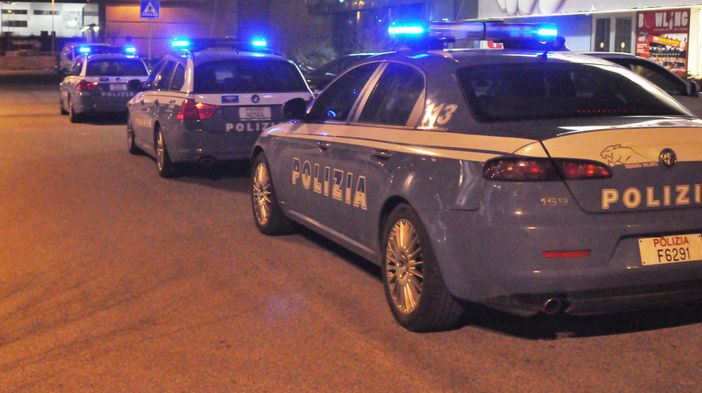 Cuneo, gesto folle nella notte: donna ubriaca lancia il cane dalla finestra Cuneo, gesto folle nella notte: donna ubriaca lancia il cane dalla finestra