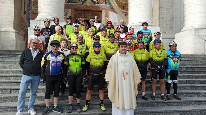 Bra, la benedizione di ciclisti e biciclette è sempre più un classico