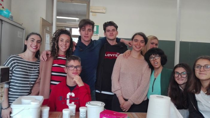 A lezione di cucina molecolare: progetto di ricerca Liceo "Da Vinci" di Alba al Festival dell’Innovazione e della Scienza A lezione di cucina molecolare: progetto di ricerca Liceo "Da Vinci" di Alba al Festival dell’Innovazione e della Scienza