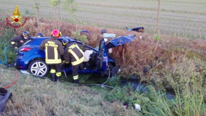 Scontro tra vettura e autoarticolato a Savigliano: due giovani vittime Scontro tra vettura e autoarticolato a Savigliano: due giovani vittime