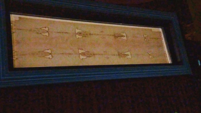 È ufficiale: Sabato Santo preghiera di fronte alla Sindone in diretta Tv e social