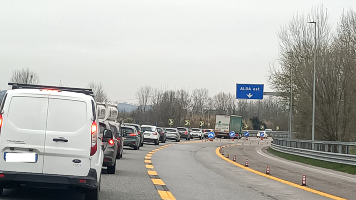 Chiusura notturna della carreggiata sulla tangenziale di Alba tra il 27 e 28 marzo per lavori di segnaletica Chiusura notturna della carreggiata sulla tangenziale di Alba tra il 27 e 28 marzo per lavori di segnaletica