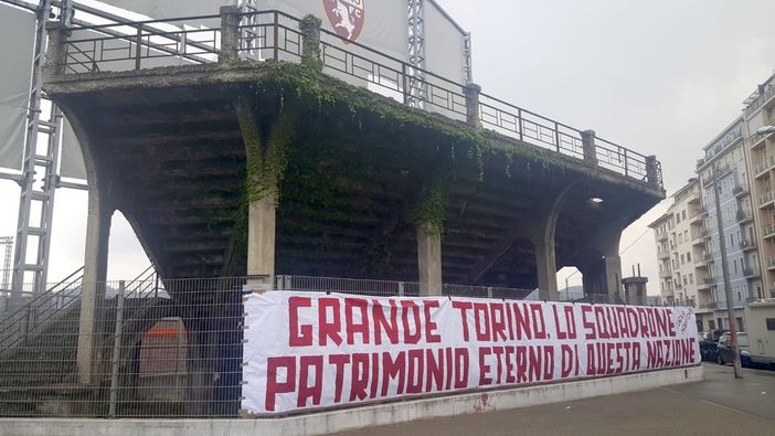 In foto la curva Balilla dello Stadio Filadelfia, a Torino