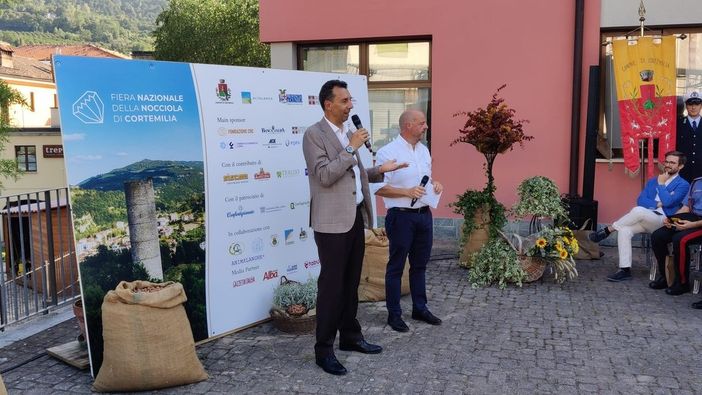 Cortemilia si illumina con la nocciola, ma il sindaco Bodrito avvisa: “Il settore deve fare fronte comune”