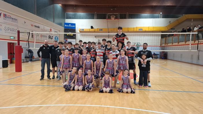 Glitter Titans accendono il Pala Langhe Glitter Titans accendono il Pala Langhe