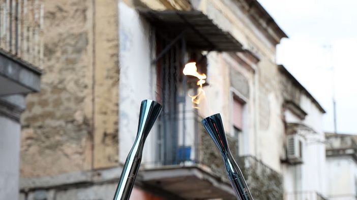 La fiamma olimpica di Milano Cortina 2026, immagine dal sito ufficiale delle Olimpiadi (www.olympics.com)