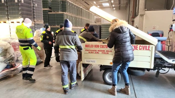 La consegna dei farmaci alle autorità ucraine presso l’hub logistico “Omega Pilzno” a Rzeszow, durante la prima spedizione dei giorni scorsi