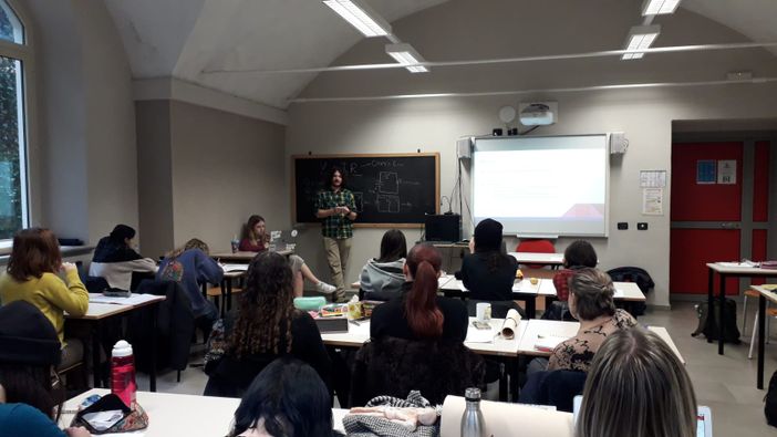 Kameron Garland con gli studenti del liceo classico Govone Kameron Garland con gli studenti del liceo classico Govone