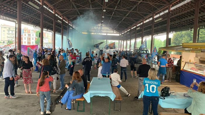 La festa per lo Scudetto del Napoli ad Alba, tra musica, colori e allegria