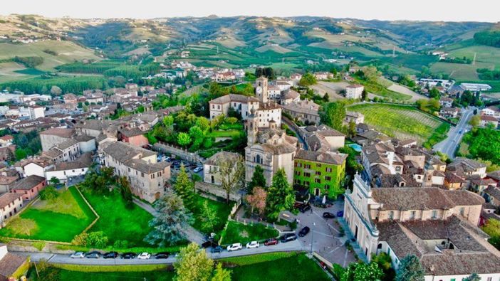 Vista panoramica di Neive, considerato tra i dieci Borghi più belli d'Italia