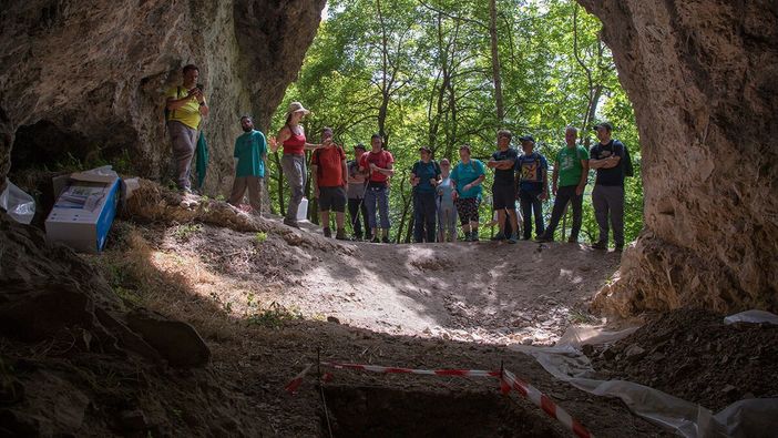 Alpi Marittime e il “viaggio nel tempo profondo” all’interno della Riserva naturale Grotte di Aisone, in Valle Stura