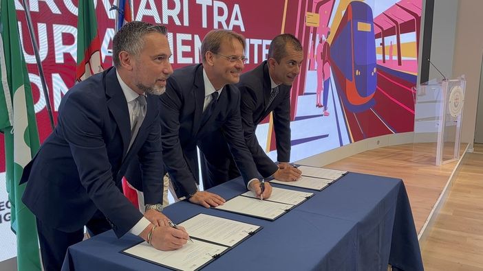 Genova-Milano, un treno ogni ora: firmato l’accordo tra Liguria, Lombardia e Piemonte Genova-Milano, un treno ogni ora: firmato l’accordo tra Liguria, Lombardia e Piemonte