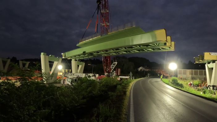 L'impalcato metallico parte del viadotto dell'Asti-Cuneo L'impalcato metallico parte del viadotto dell'Asti-Cuneo