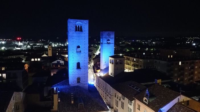 Alba si illumina di blu per la Giornata Internazionale della Dislessia