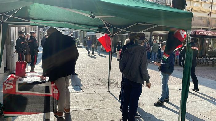 Forza Nuova a Bra: gazebo sulla sicurezza tra consensi e contestazioni Forza Nuova a Bra: gazebo sulla sicurezza tra consensi e contestazioni