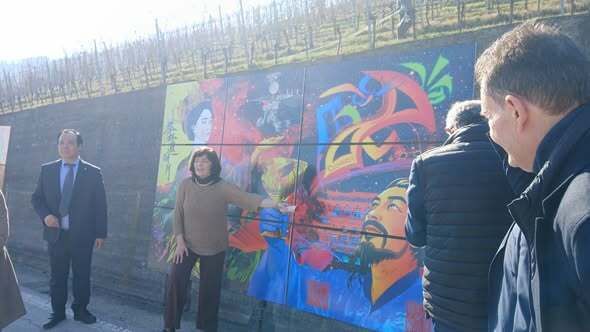 Barolo brinda alla luna: arte e cultura cinese incontrano il vino delle Langhe Barolo brinda alla luna: arte e cultura cinese incontrano il vino delle Langhe