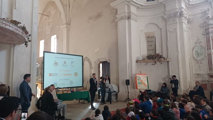 Cerimonia di premiazione per il premio letterario "Il gigante delle Langhe" a Cortemilia
