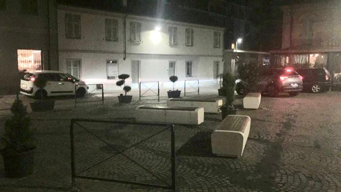 La piazza &quot;della calce&quot; dopo la recente riqualificazione disposta dal Comune