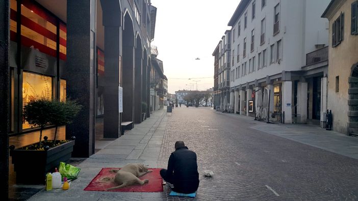 Bra a un passo dai 500 positivi: il sindaco chiude le aree gioco e invita a sostenere le attività locali Bra a un passo dai 500 positivi: il sindaco chiude le aree gioco e invita a sostenere le attività locali