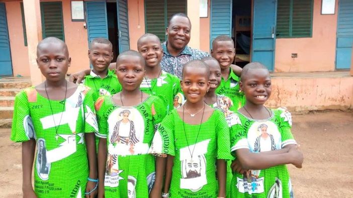 Nuovo importante incarico in Benin per don Max, che ha riabbracciato Bra per alcuni giorni