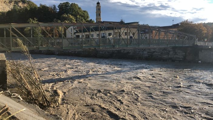 Alluvione a Ceva, il giorno dopo si spala e si contano i danni (FOTO e VIDEO) Alluvione a Ceva, il giorno dopo si spala e si contano i danni (FOTO e VIDEO)